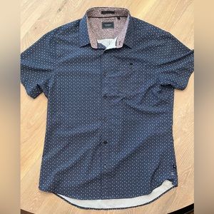 7 Diamonds 4 way stretch size M shirt